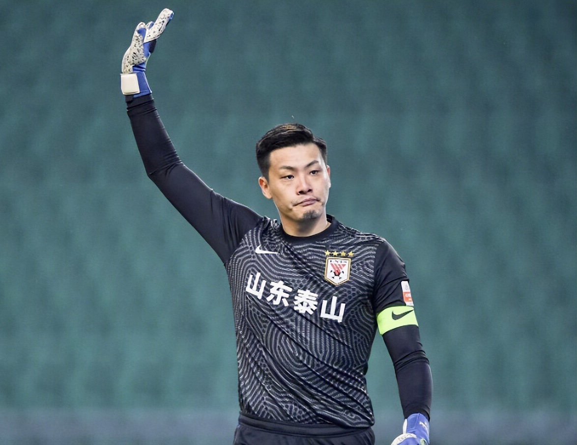 爱游戏体育官网包含欧联倒计时，山东泰山国际比赛日临场应变，细节引发关注，质疑声仍在，轮换策略成焦点的词条